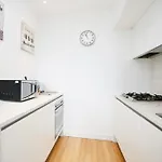 Modern & Stylish One-Bed Apt