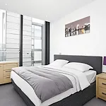 Modern & Stylish One-Bed Apt